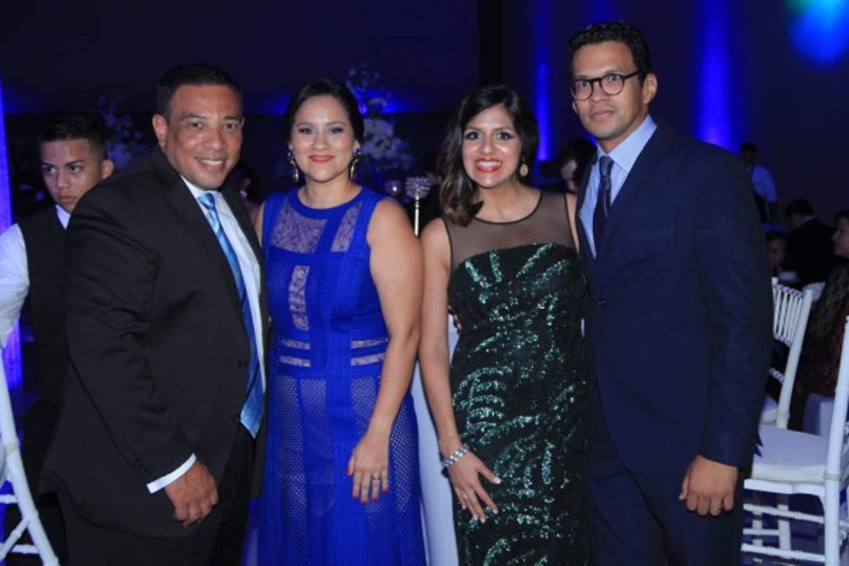 Darío y Margarita Arita con Scarleth y Nestor Paz.