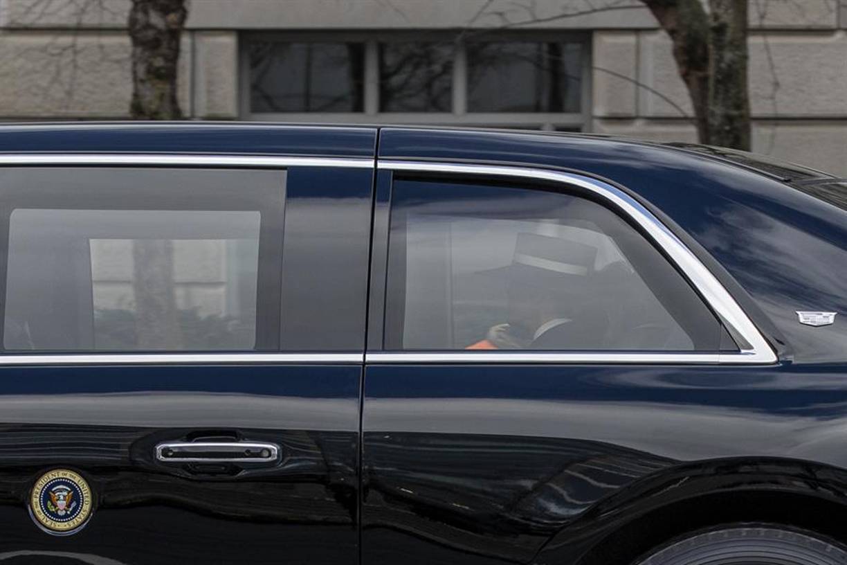 La primera dama estadounidense, Melania Trump, en su recorrido hacia el Capitolio.