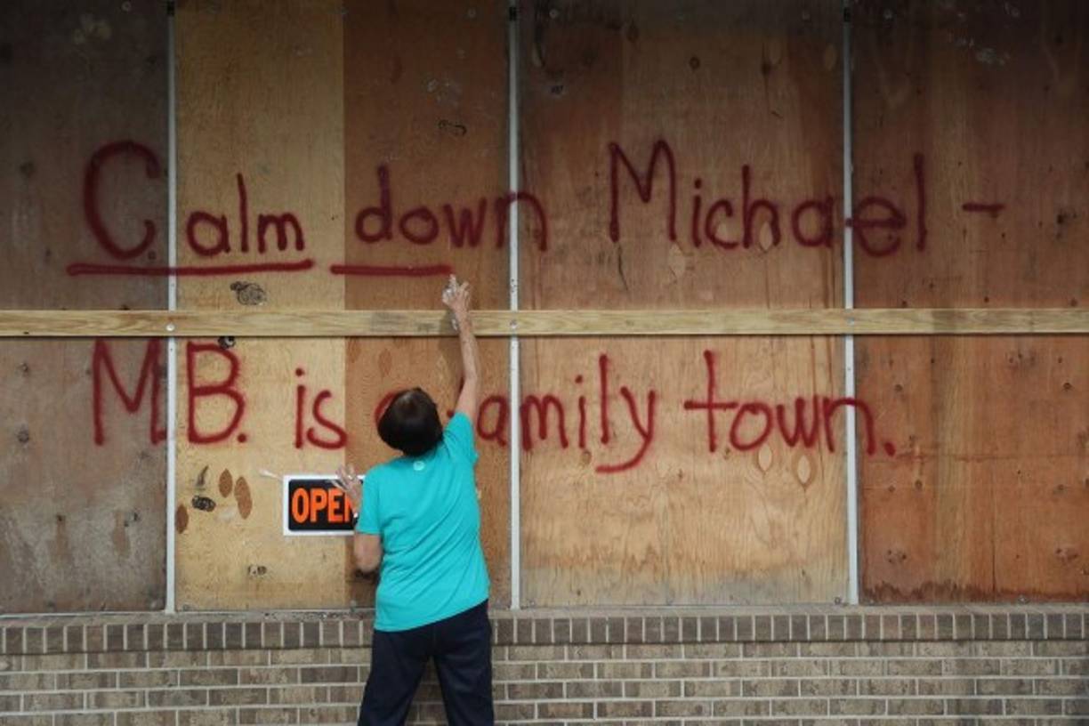 'Cálmate Michael', escribió este residente previo al azote Michael en el Panhandle en la Florida.