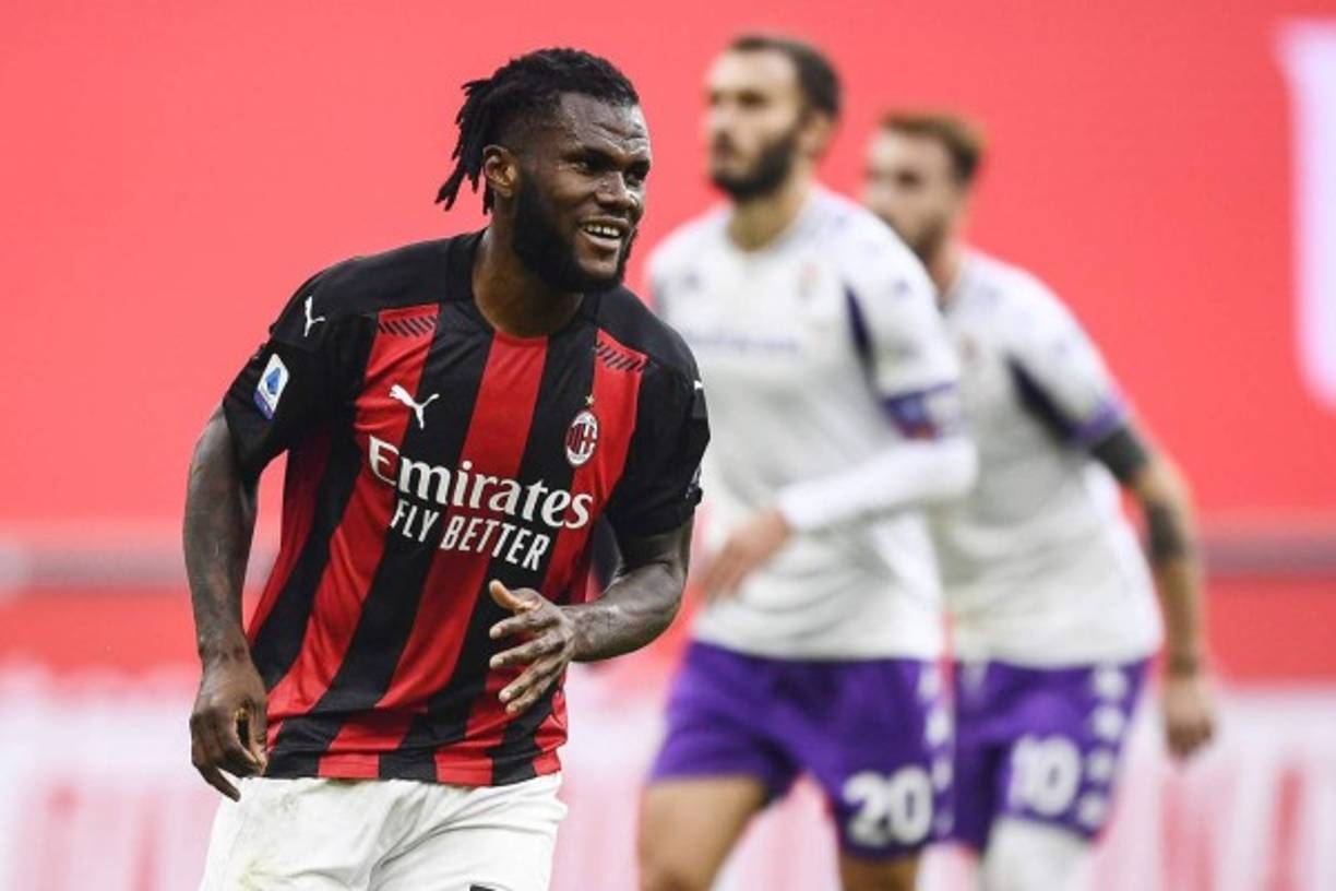 Franck Kessié está siendo una de las grandes y agradables sorpresas del AC Milan en lo que va de temporada, y es por ello que el conjunto 'rossonero' quiere atar al costamarfileño de 23 años. <br/><br/>Según Calciomercato.com, el Milan ya habría iniciado los contactos con la intención de renovar a Kessié hasta junio de 2024.