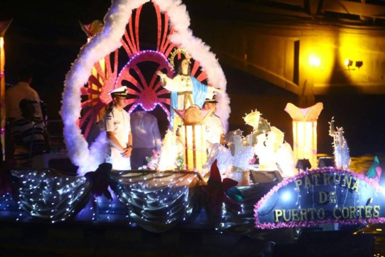 La góndola donde de la Virgen de La Asunción, patrona de Puerto Cortés.