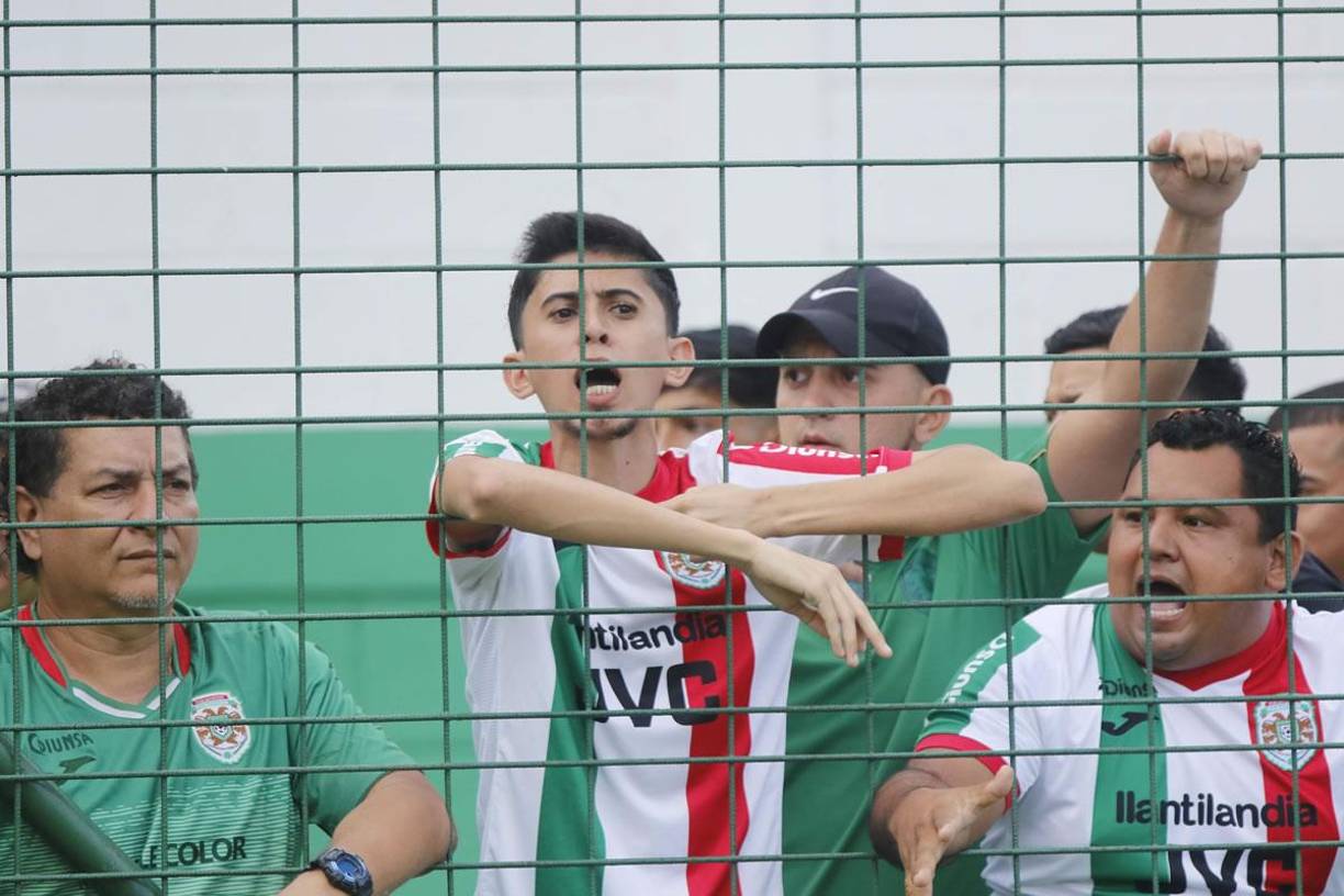 Los aficionados del Marathón mostraron su frustración por la derrota contra el Olancho FC.