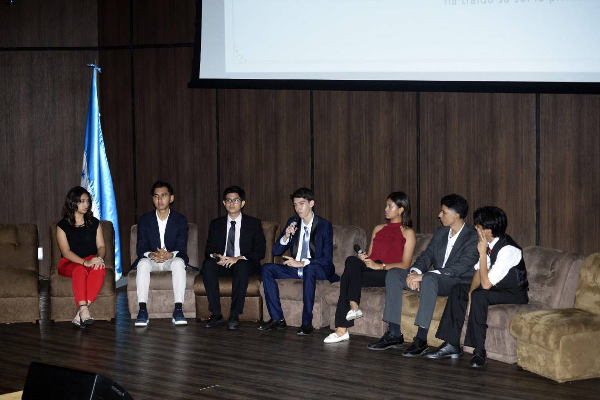 Los expositores realizaron paneles, en los cuales compartieron su análisis sobre sus obras. 