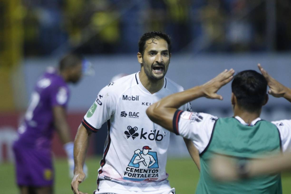 Celso Borges: El centrocampista del Alajuelense marcó un golazo ante Real España y forma parte del 11 ideal .