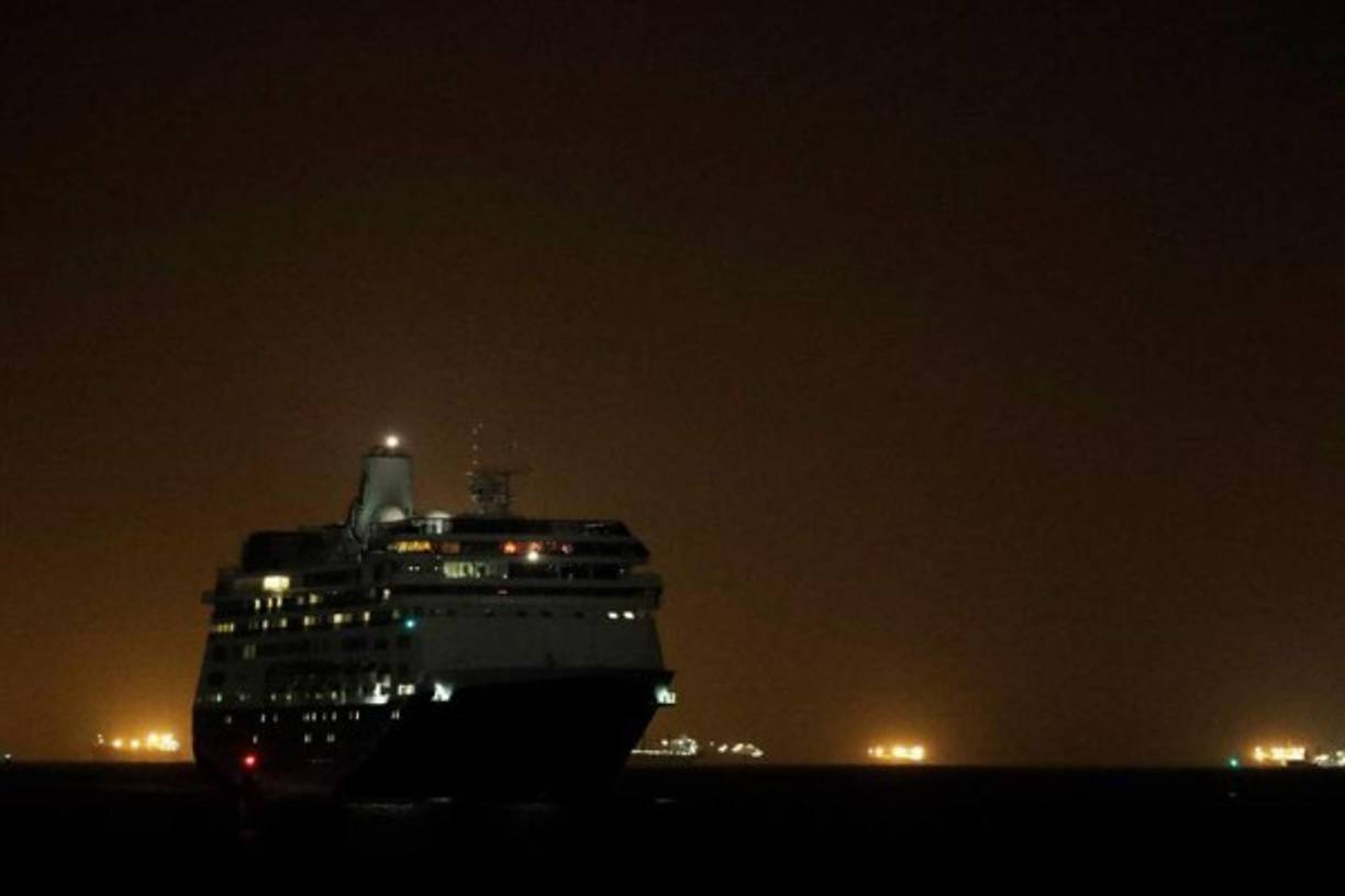 Ambas embarcaciones pretenden ahora llegar hasta Fort Lauderdale, al este de Florida, pero el Gobernador dijo que no serán recibidas dejando nuevamente a los cruceros a la deriva.