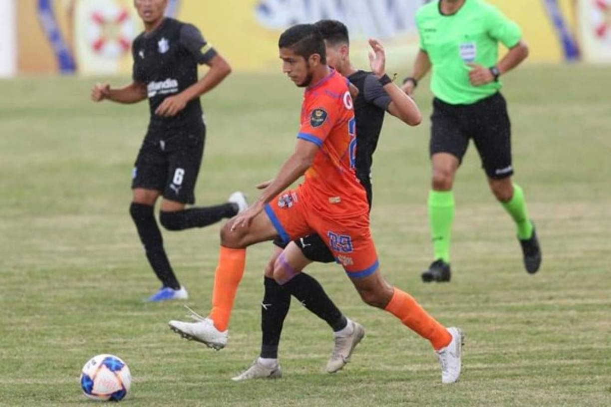 Juan Ramón Mejía: Al no recibir otras ofertas, ha decidido firmar su renovación con Lobos de la UPN por un año más.