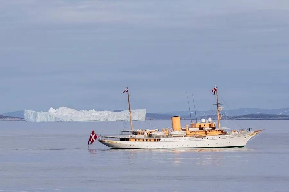 Groenlandia obtuvo un primer Estatuto de Autonomía en 1979 y otro mucho más amplio en 2009, que reconoce el derecho de autodeterminación previa celebración de un referendo y el compromiso de respetar el resultado de Copenhague.