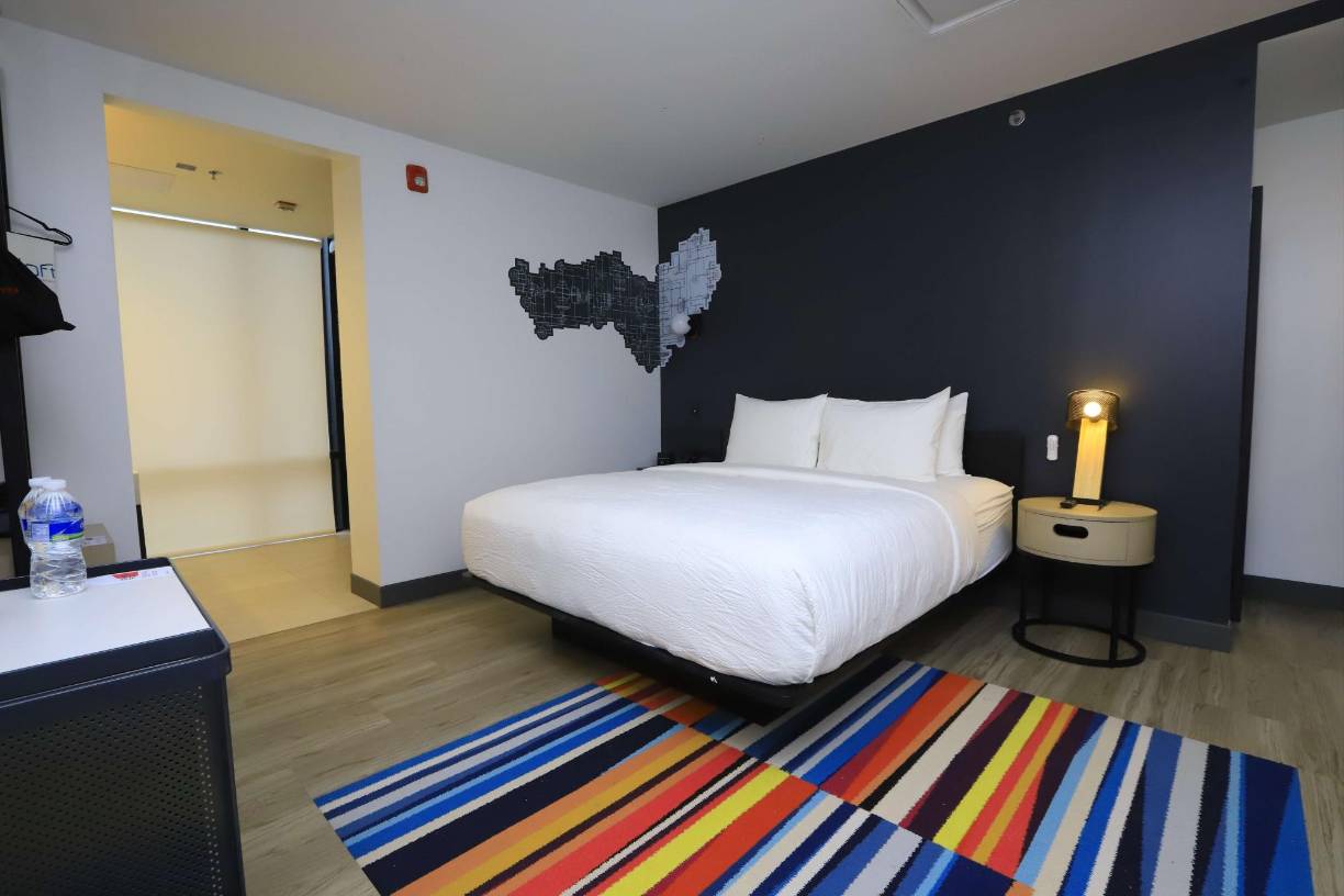 Aloft Hotels parte del portafolio de 31 marcas hoteleras de Marriott Bonvoy. El ubicado en la Capital Industrial recibe por nombre Aloft San Pedro Sula, caracterizado por la innovación, diseño y su ubicación en una zona comercial y de entretenimiento. 