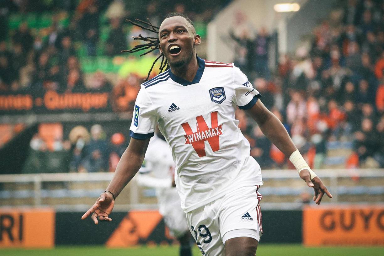 Ya en el mercado de invierno, un club chino ofreció 19 millones de euros, más dos en bonos, pero el equipo girondinés rechazó la propuesta.