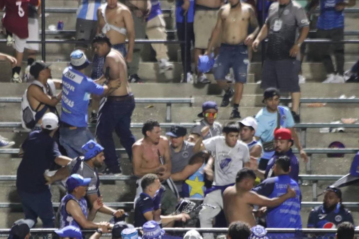 Algunos hinchas azules pertenecientes a otros estados no mantienen una buena relación con los residentes en Nueva Orleans.