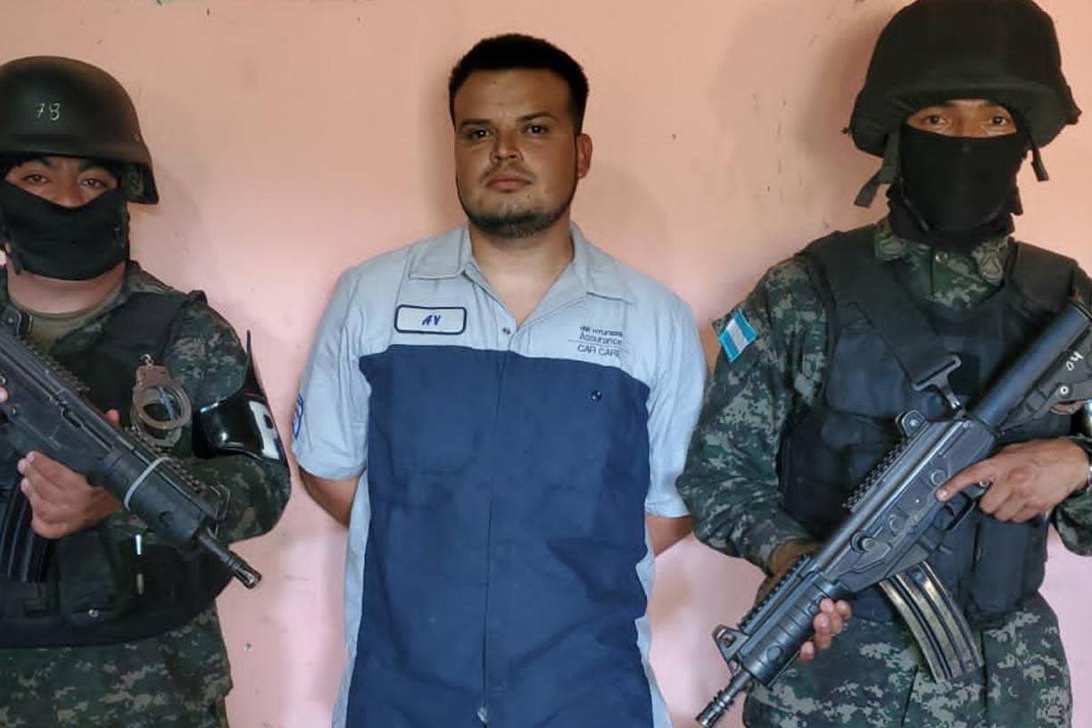 De acuerdo con el reporte de las autoridades de la Policía de Houston, el hondureño disparó a los dos hombres en un taller de llantas después de una pelea en la cuadra 7550 de la avenida Bellfort de Houston, Texas. 