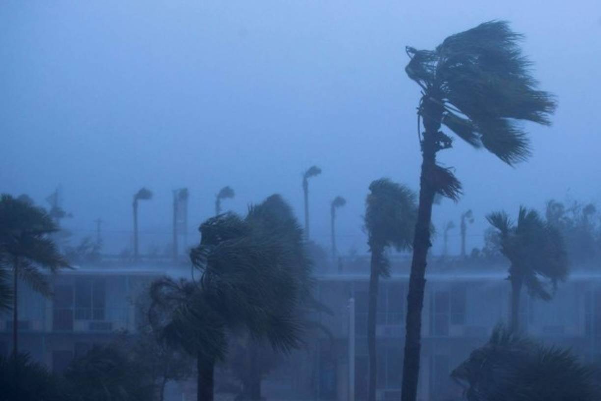 Los vientos huracanados se aprecian en esta imagen tomada en Ormond Beach.