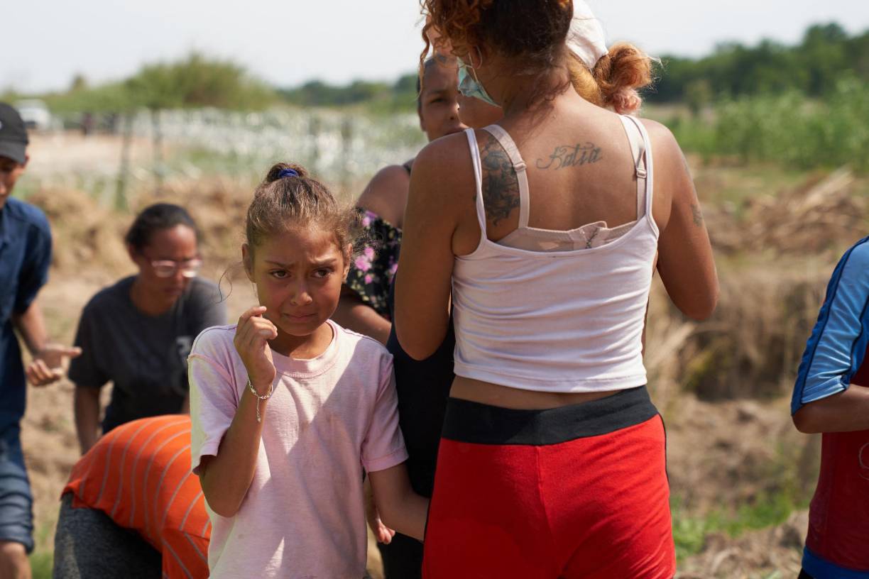 a mayoría de los migrantes viene huyendo de la violencia de Centroamérica o de América del Sur. Muchos vuelan a México o Nicaragua, y siguen por tierra, con coyotes o por cuenta propia. Las historias son infinitas, pero una buena parte repite una misma frase: “Es muy sufrido”.
