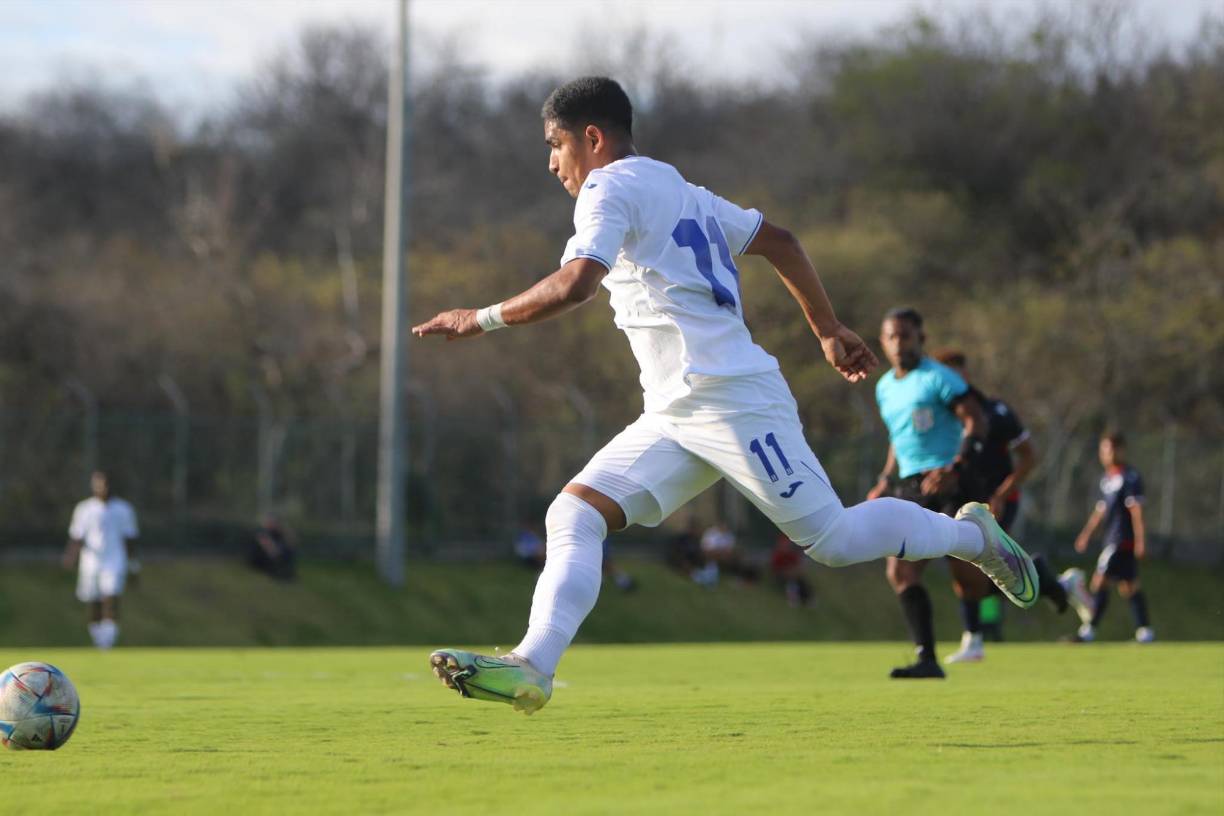 Marco Aceituno marcó uno de los tres goles de Honduras en la victoria de 3-2 ante República Dominicana.