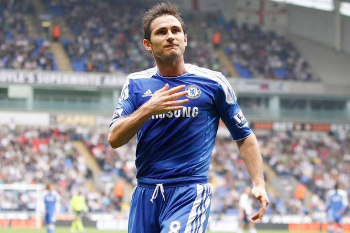 Frank Lampard marcó una época durante su etapa en el Chelsea FC. Ahora, tras concluir su contrato en el New York City, el centrocampista inglés, de 38 años, valora sus opciones de futuro. Se muestra dispuesto a regresar al club de Stamford Bridge, incluso como jugador. “Estoy muy tranquilo. Si llega algo adecuado para mí, lo aceptaré. Obviamente, me encantaría ir al Chelsea, pero las cosas no siempre funcionan así”, declaró.