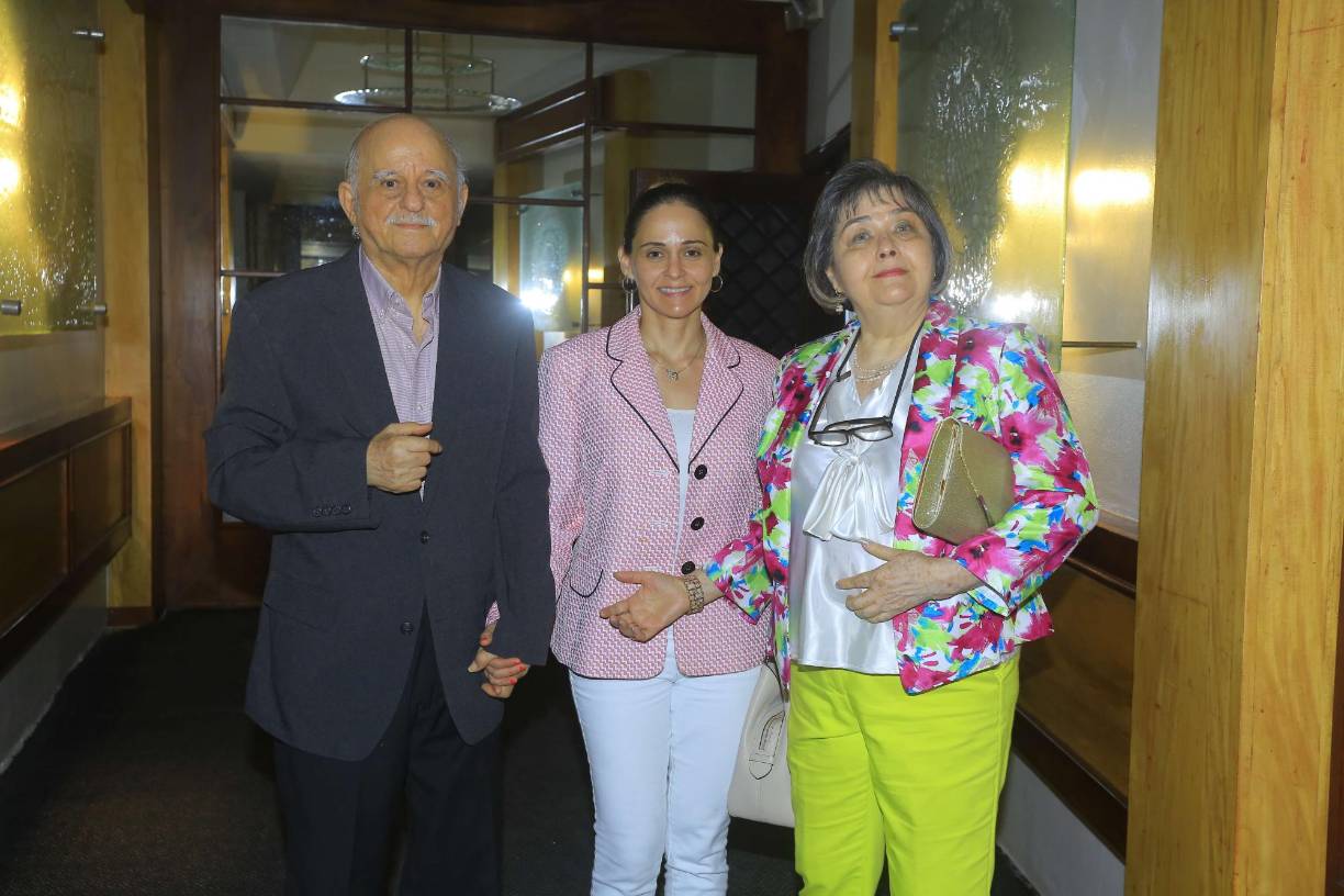 George, Georgette y Dilia Kawas