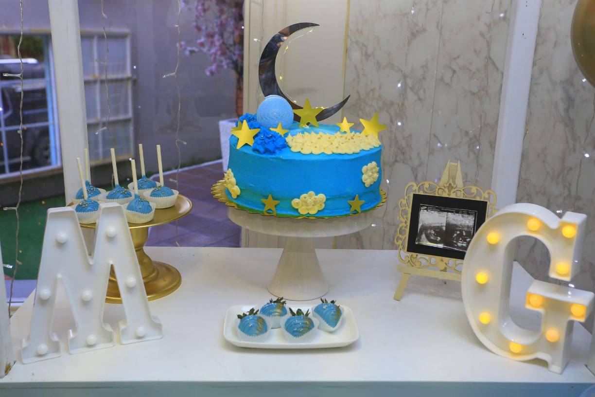  La emoción estalló en el “baby shower” realizado el domingo por la tarde en Glaze Pastry &amp; Coffee, el festejo se vivió con gran ilusión por el milagro de la vida que crece en el vientre de la hermosa joven. 