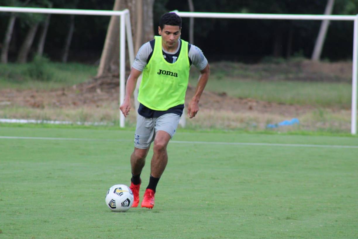 Carlos Pineda: Para sorpresa de muchos el talentoso volante del Olimpia no estaría en la lista de octubre de la selección de Honduras. Aunque cabe señalar que el centrocampista no está en su mejor condición física.