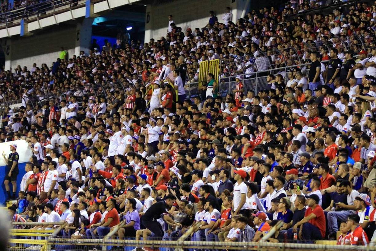 Los aficionados olimpistas vivieron una noche memorable en el estadio Olímpico.