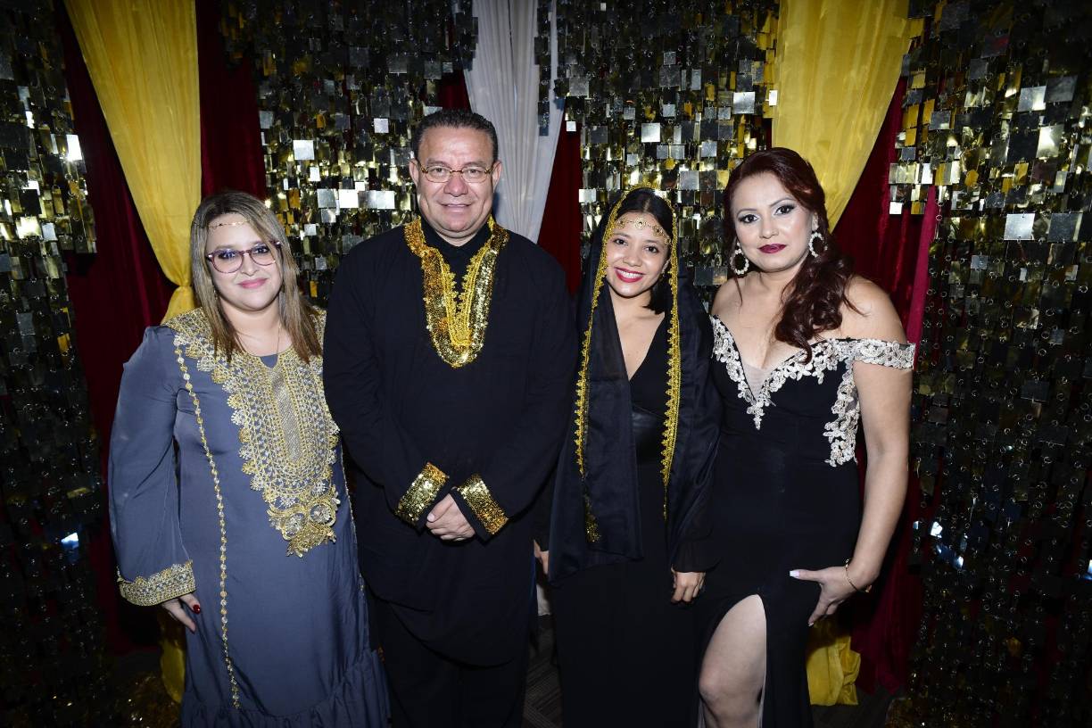 Biby Flores, Leopoldo Crivelli, Michelle Puerto y Carmen Vásquez