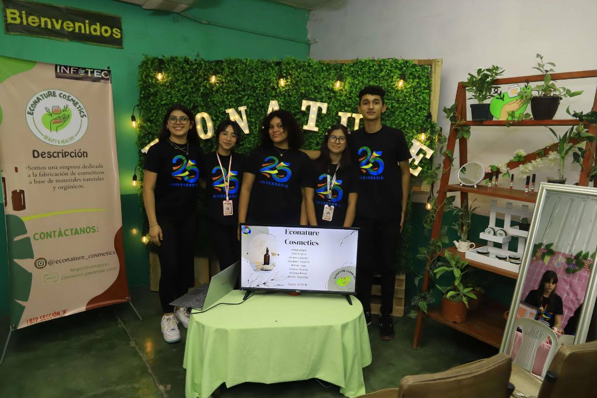 Nisi Andino, Ariana Linarez, Sharon Rivera, Andrea Rivas y Wilmer Irías