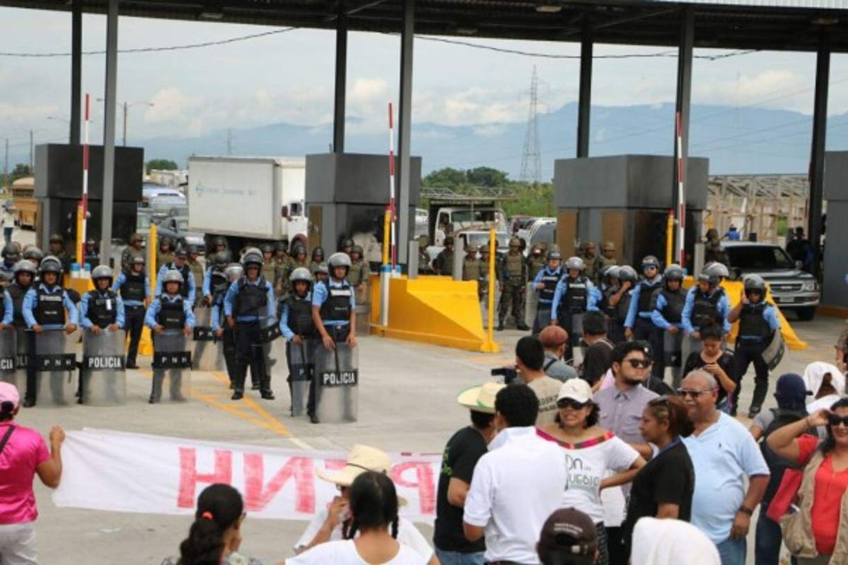 Anteriormente hubo un intento de incendiar este peaje en la zona norte de Honduras.