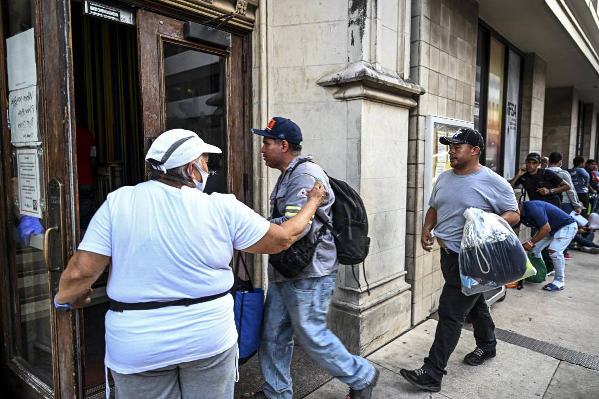 “Me sorprende que no haya más tragedias debido al peligro y los riesgos que se están tomando”, añade. 
