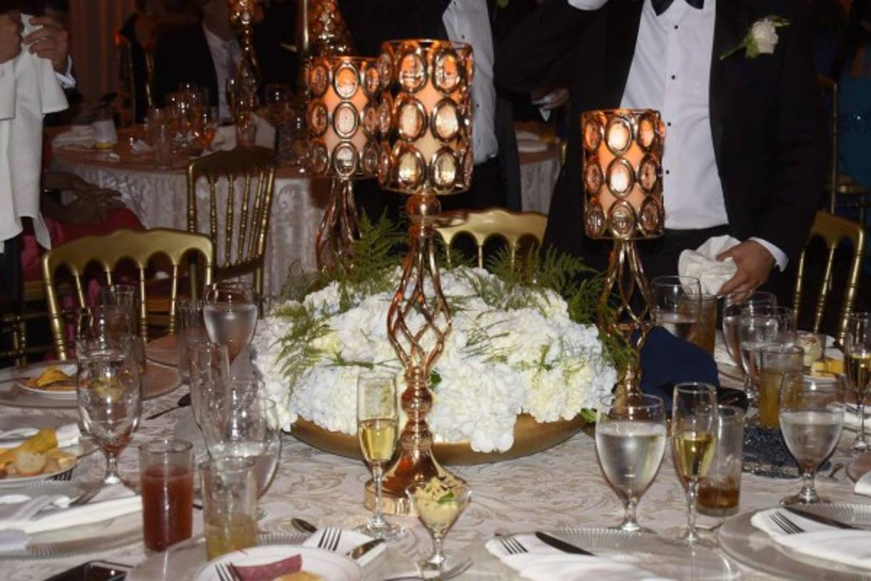 Portavelas golden con cristales lacerados adornaron.