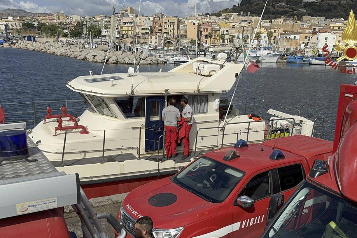Mientras que el primer día de búsqueda se recuperó en el mar el cadáver del cocinero de la nave, Recaldo Thomas, canadiense nacido en la isla de Antigua.