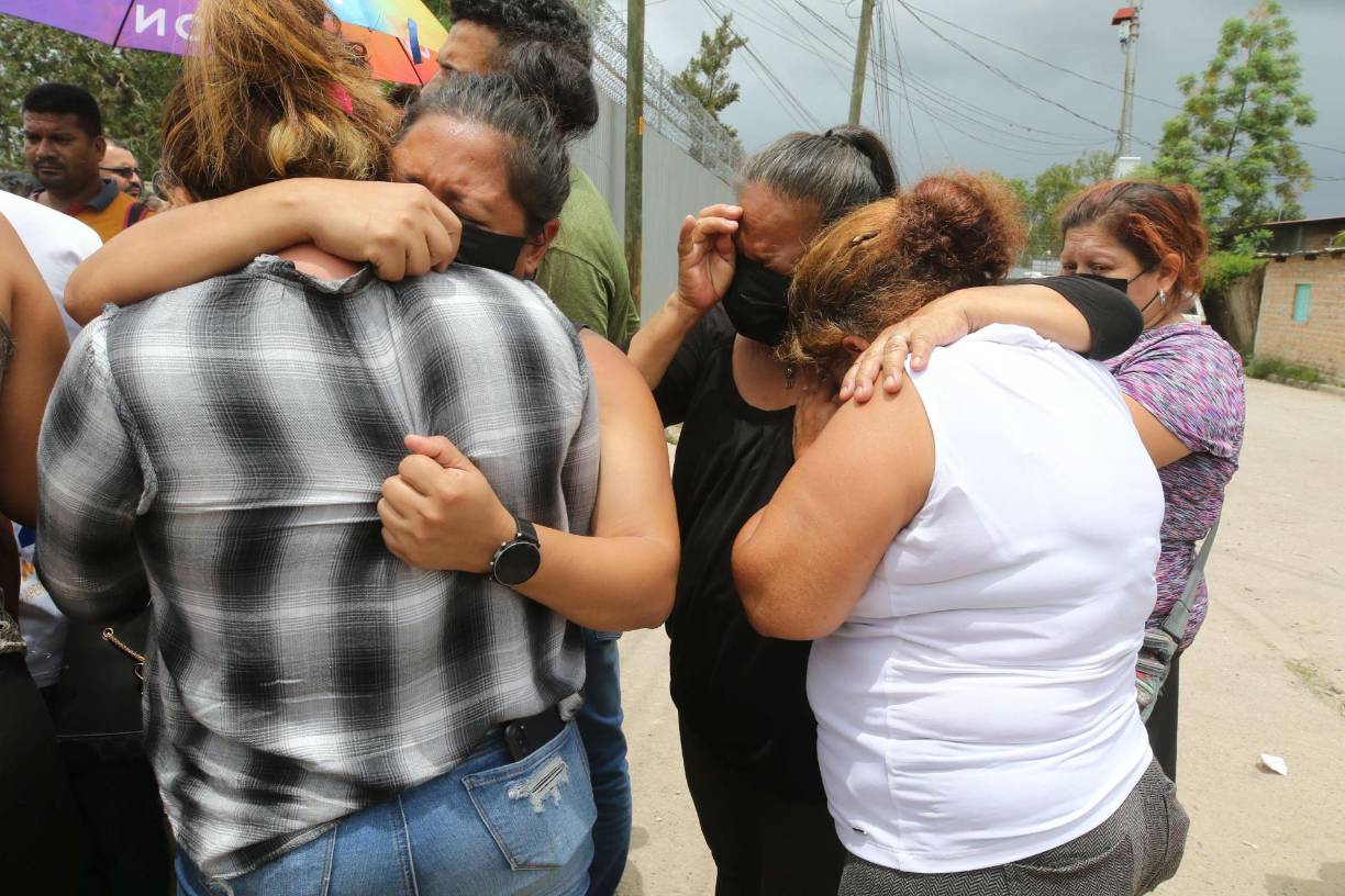 Wendy, recluida también por extorsión, dice que no le quedó más que orar: “No tenía valor ni para correr porque no sabía para dónde”.