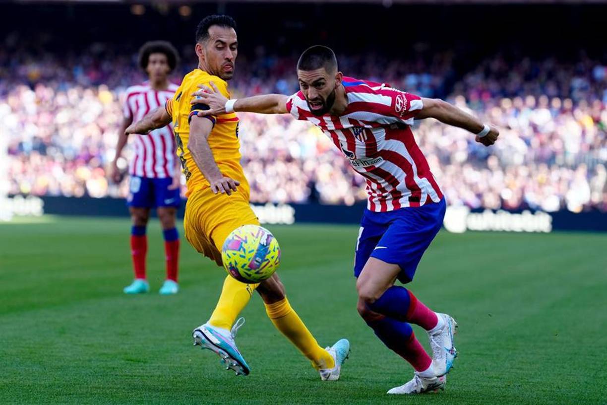 Por otra parte, el capitán del Barça vio amarilla en otra jugada por un agarrón a Lemar y se perderá el próximo duelo en La Liga.