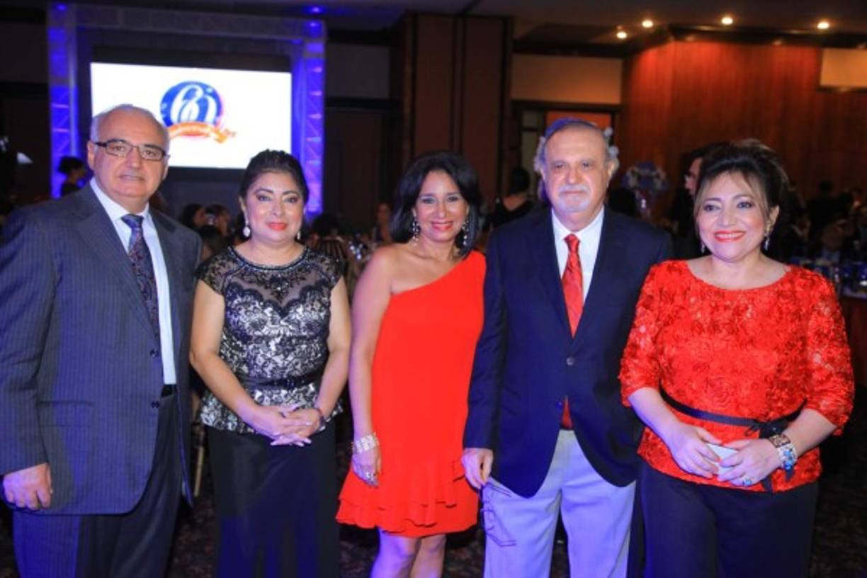 Raymond Maalouf, Ester Amaya, Miriam DiMarzio, Roberto Larios y Dina Bulnes