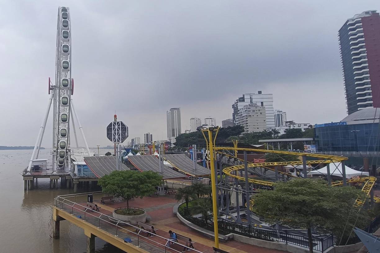 Llegan incluso a amenazar a los soldados, muchos de los cuales se niegan a dar su nombre o a mostrar su rostro ante las cámaras. También intentan sobornarlos, confía una fuente de seguridad extranjera. 