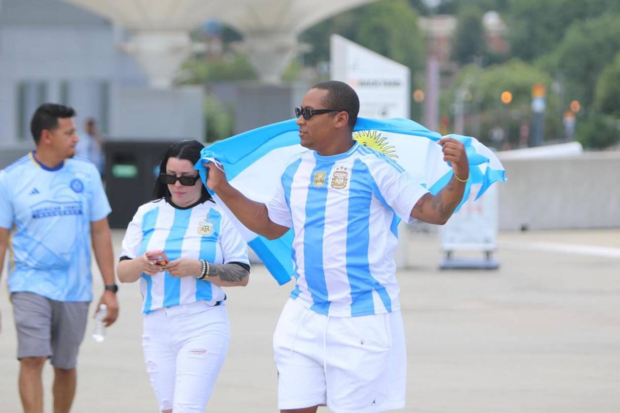 Argentina cuenta con mayor apoyo de aficionados en su debut contra Canadá.