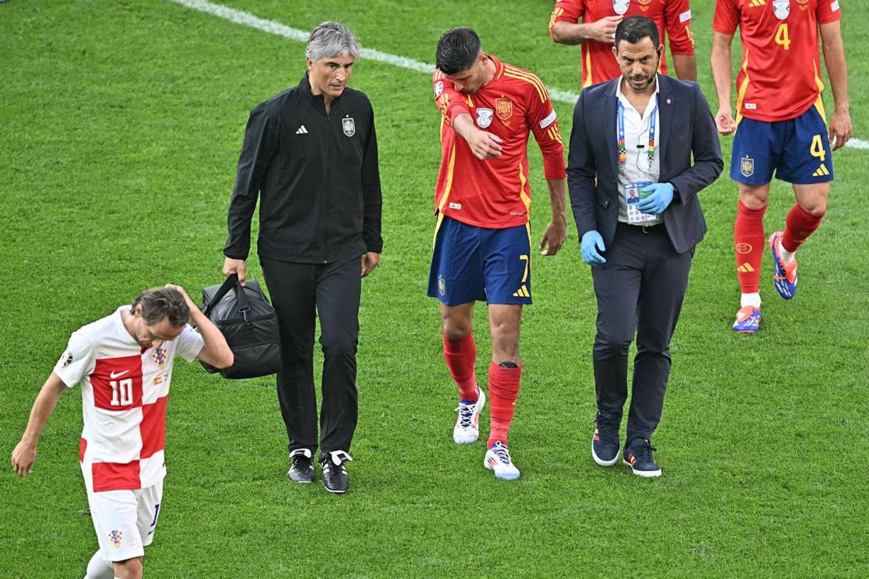 Álvaro Morata se retiró lesionado en el segundo tiempo, mientras Luka Modric salía de cambio.