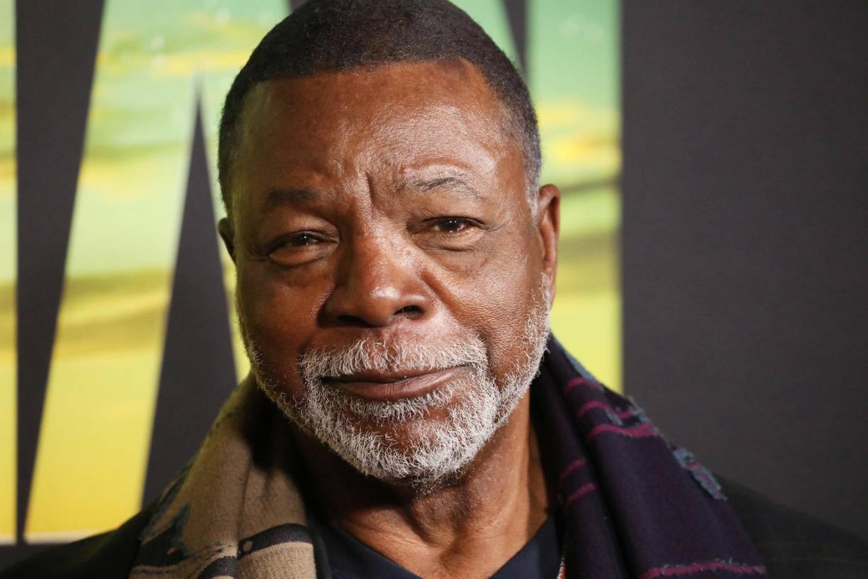 Los creadores de “The Mandalorian” han manifestado en diversas declaraciones públicas que en la tercera temporada querían hacer algo “diferente y dinámico”, volviendo a Mandalore para explorar el sentimiento de este pueblo y sus anhelos de “esperanza con mayor positivismo”. En la foto, vemos al actor Carl Weathers en la premiere de 'The Mandalorian' de Disney+’s .