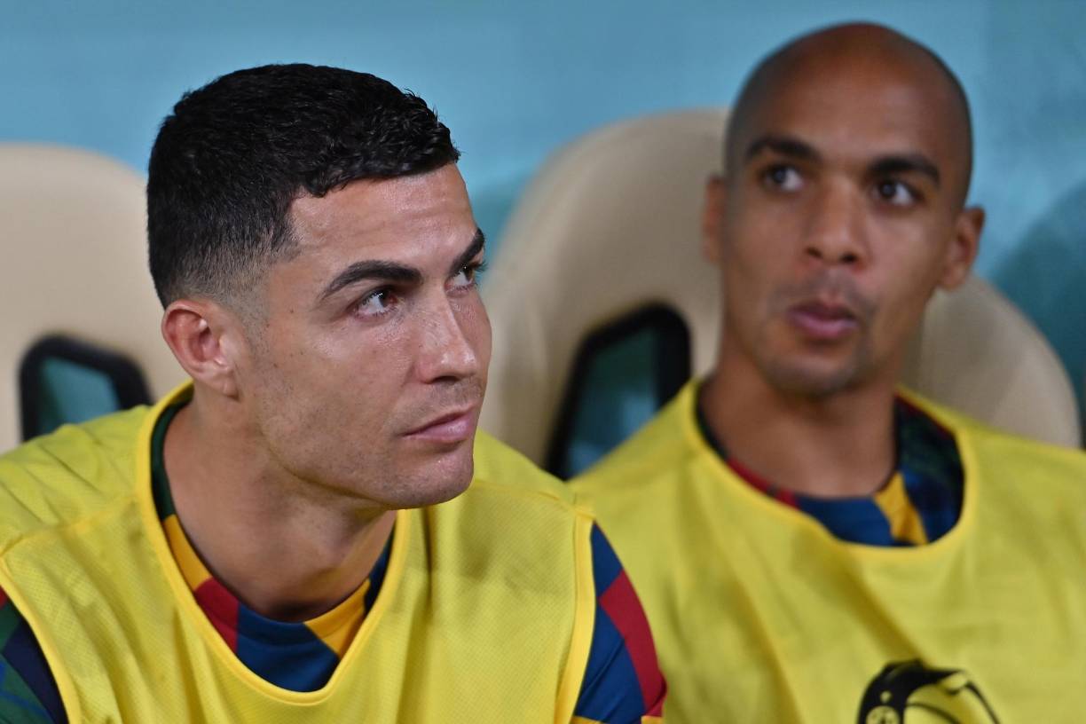 El seleccionador portugués, Fernando Santos, aseguró que su decisión de dejar a <b>Cristiano</b> <b>Ronaldo</b> fuera del once inicial en el triunfo del martes por 6-1 sobre Suiza en los octavos de final del Mundial fue “estratégica y nada más”.