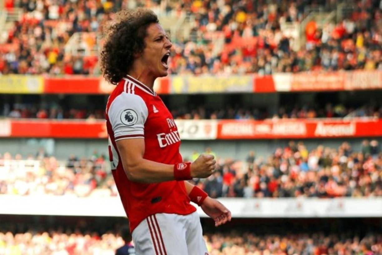 David Luiz podría regresar a Brasil ya que estaría fichando por el Flamengo. El defensor brasileño no seguirá en el Arsenal. Foto AFP.