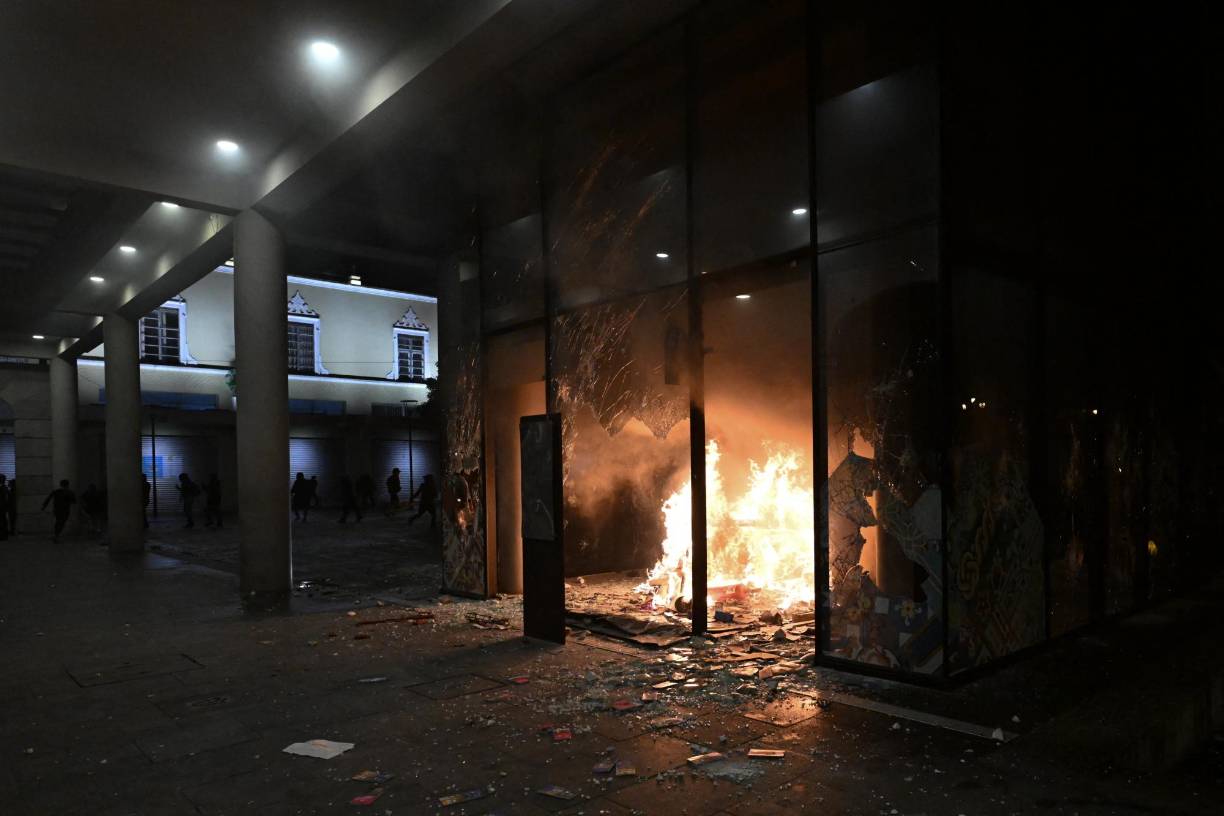 Los actos de vandalismo han llevado a las autoridades a reforzar la seguridad en la capital guatemalteca.