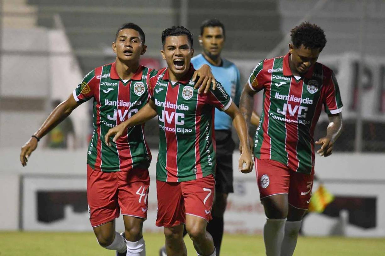 Isaac Castillo celebrando su segundo gol del Torneo Apertura 2024.