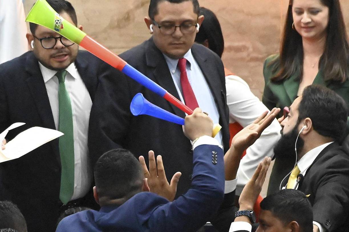 Por segundo día consecutivo la sesión del Congreso Nacional fue suspendida debido a la agudizada crisis de ingobernabilidad por la insurrección legislativa instalada por la bancada del Partido Nacional.