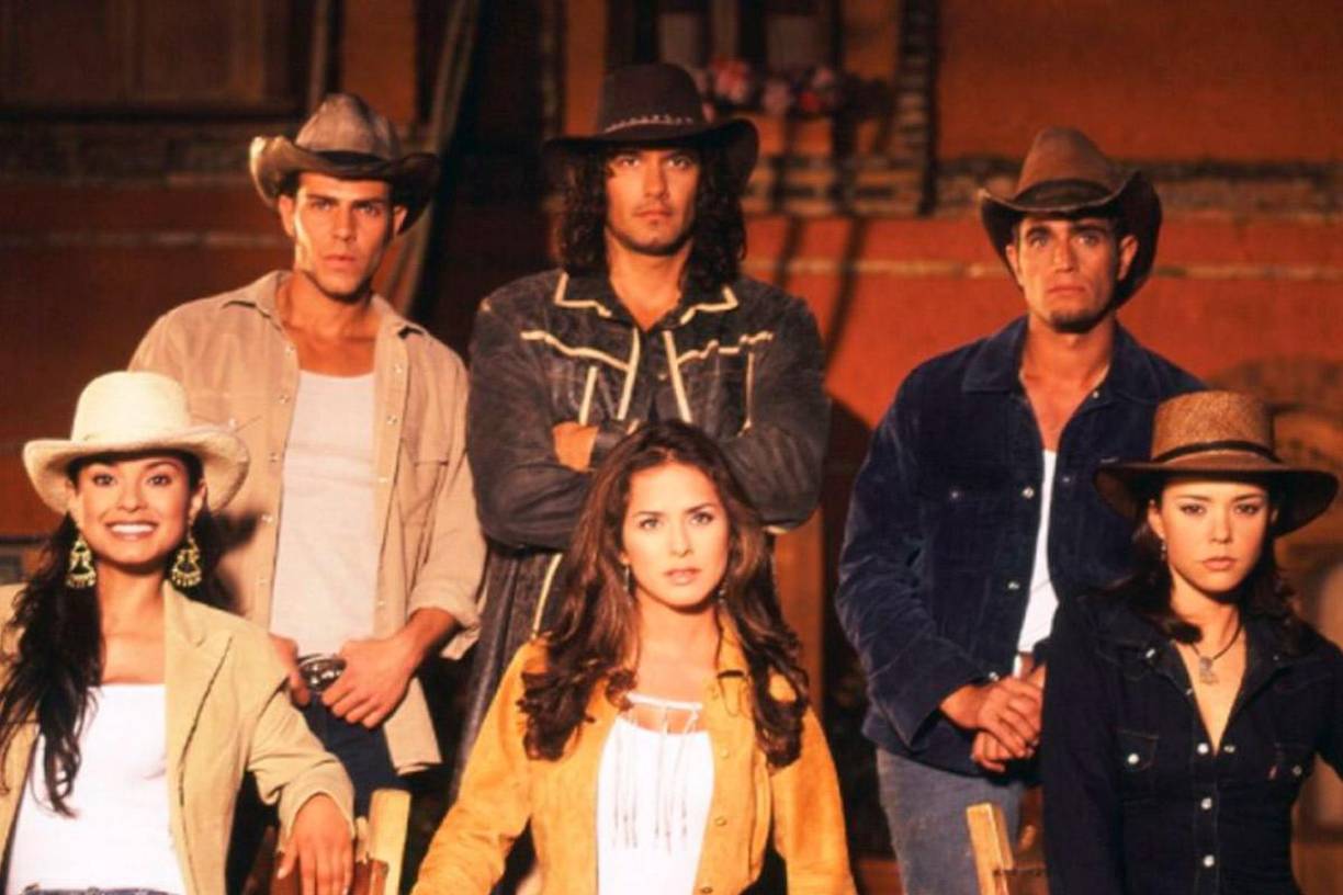 “Estamos viendo que se puede hacer porque me encantaría poder hacer algo y ver a tantos amigos. El problema ha sido de agenda. Yo ya me había comprometido con las fechas que Telemundo había fijado para comenzar a grabar”, dijo el artista.