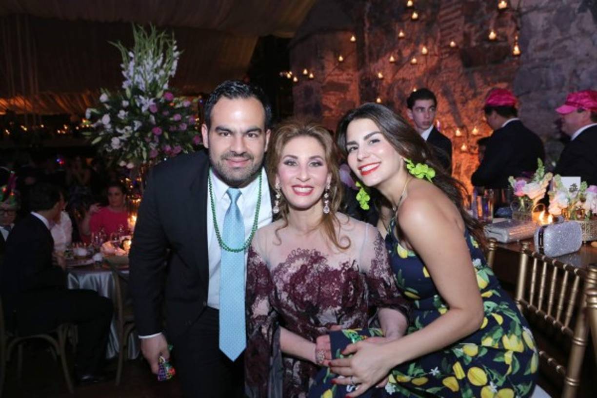 Yude Sansur, Jenny Vitanza y Valentina Delfino de Sansu.