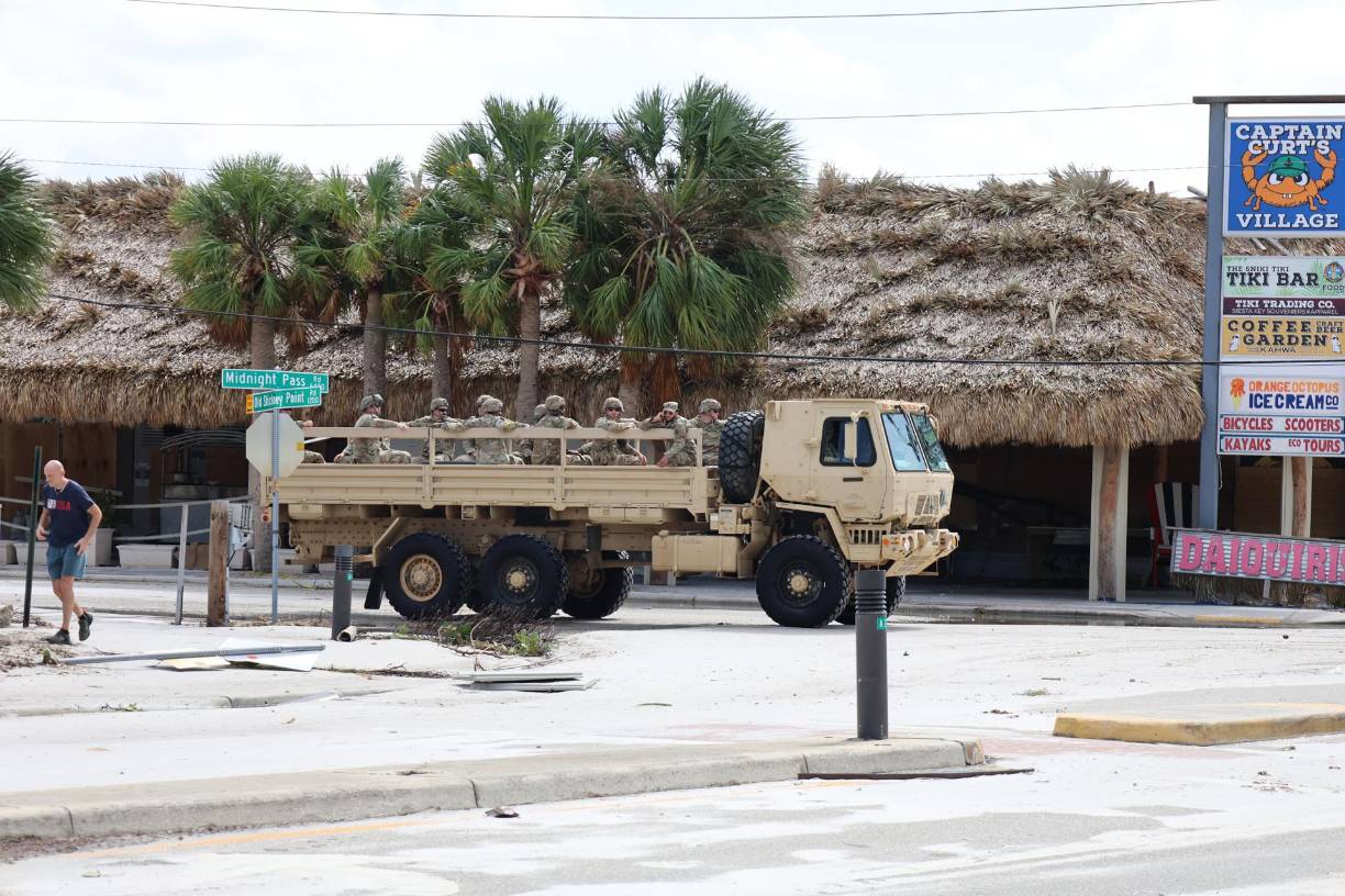 “Las víctimas no tuvieron la menor posibilidad de escapar. Todo en el camino (del tornado) quedó arrasado”, agregó Pearson, quien alertó que la cifra de fatalidades puede subir. EFE