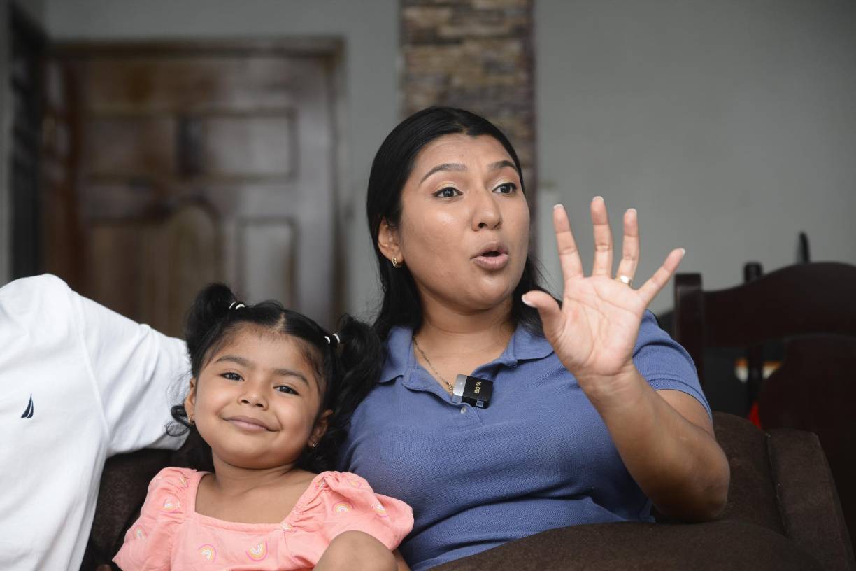 Valery juega y sonríe sabiendo que no volverá a someterse a una quimio. Aunque sus padres son estrictos en sus cuidados de aquí en adelante, planean con amor todo lo que la niña ahora podrá disfrutar gracias a que su médula espinal libre está limpia de cáncer.
