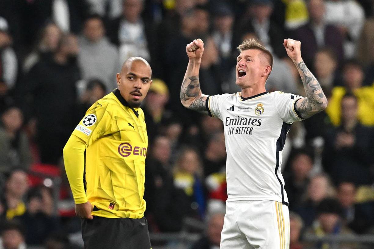 Toni Kroos gritando ante su afición cuando salió de cambio. Fue ovacionado en su adiós con la camiseta del Real Madrid. El alemán se retira después de la Eurocopa 2024.
