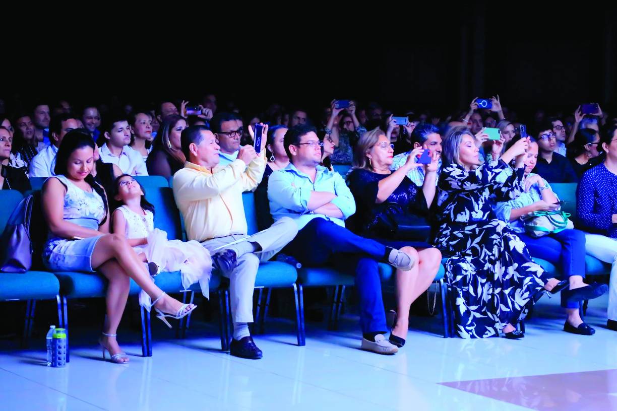 El público disfrutó y ovacionó cada participación. 