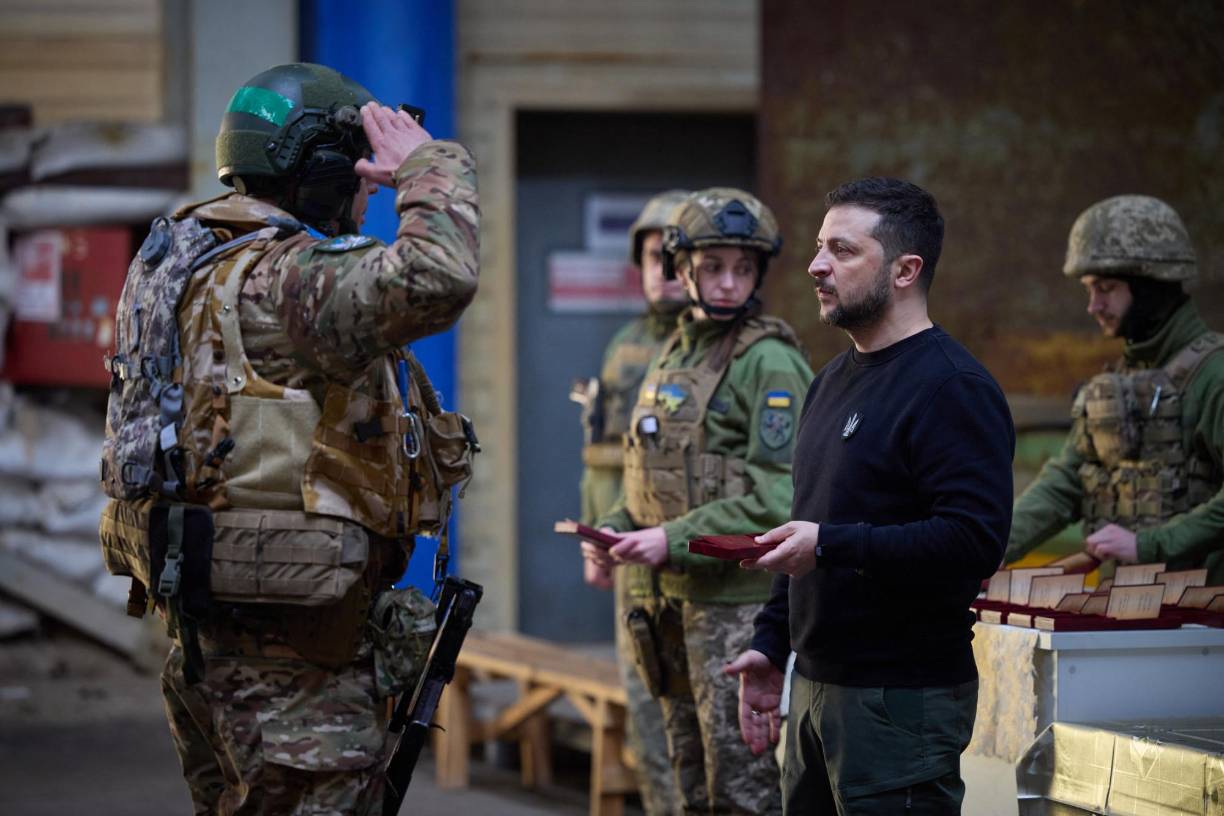 La jubilada habría dicho que el mandatario ucraniano “es guapo y con sentido del humor”, lo que le trajo consecuencias judiciales ante el aparato de represión de Rusia. 