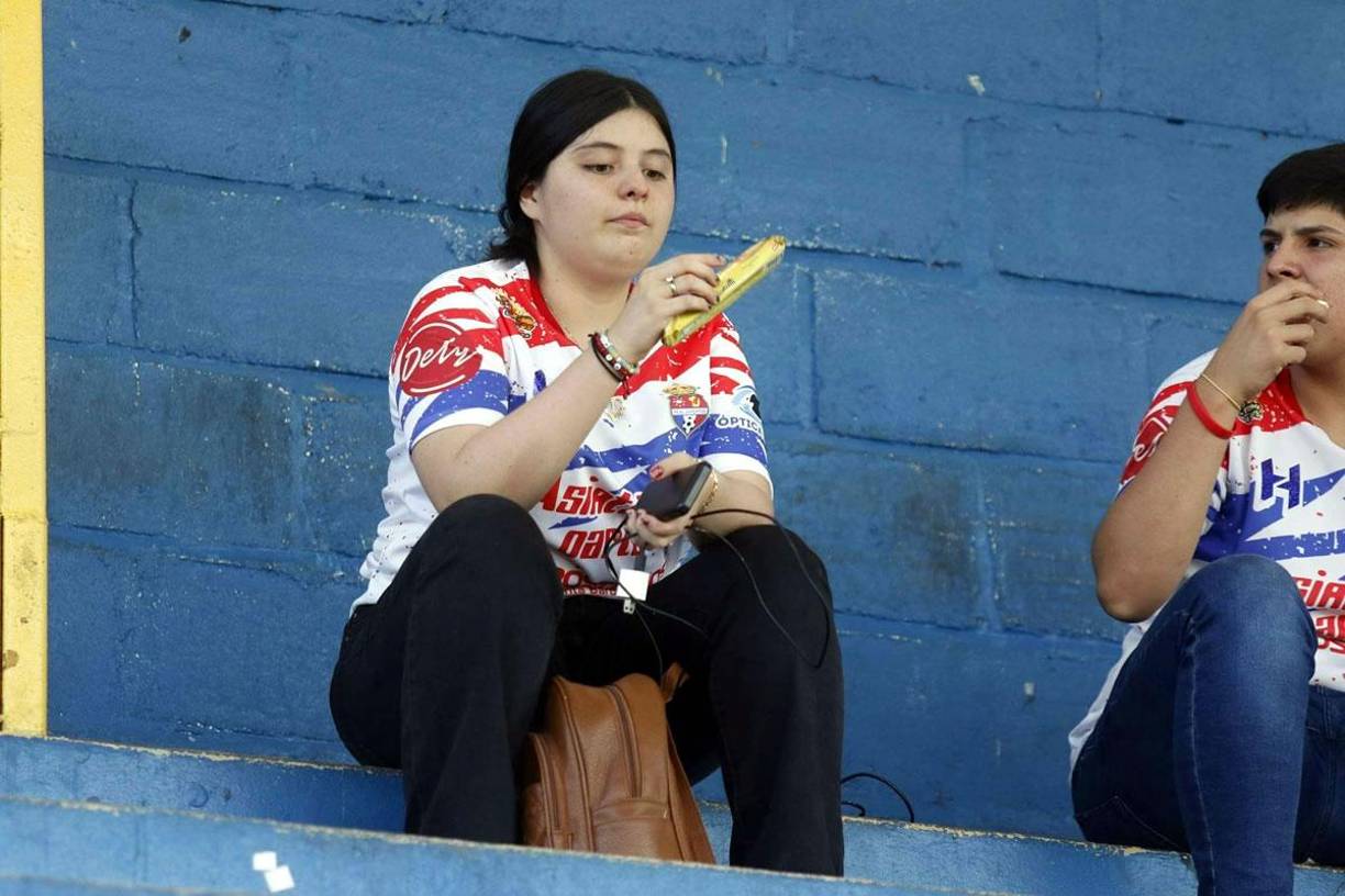 Ambientazo y lindas chicas en la final Real Juventud-Juticalpa FC