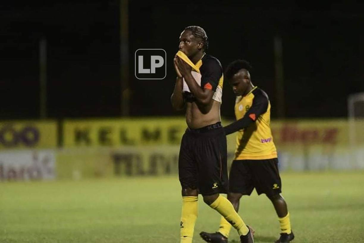 Kevin Álvarez se fue triste por la derrota que sufrió el Real España ante el Vida.